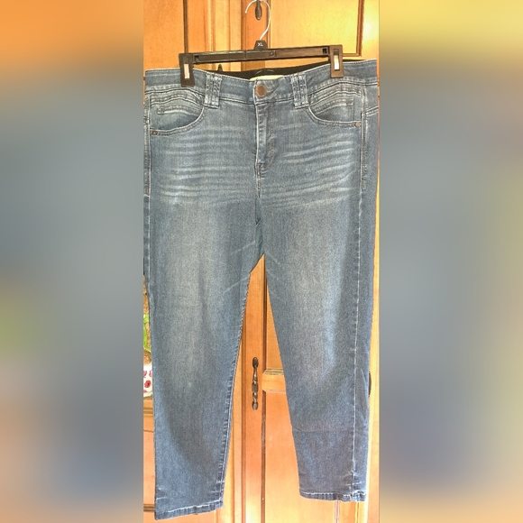 Ladies Democracy Ab Technology  Jeans Size 12  Stretchy Reg Wash Blue - Picture 3 of 8